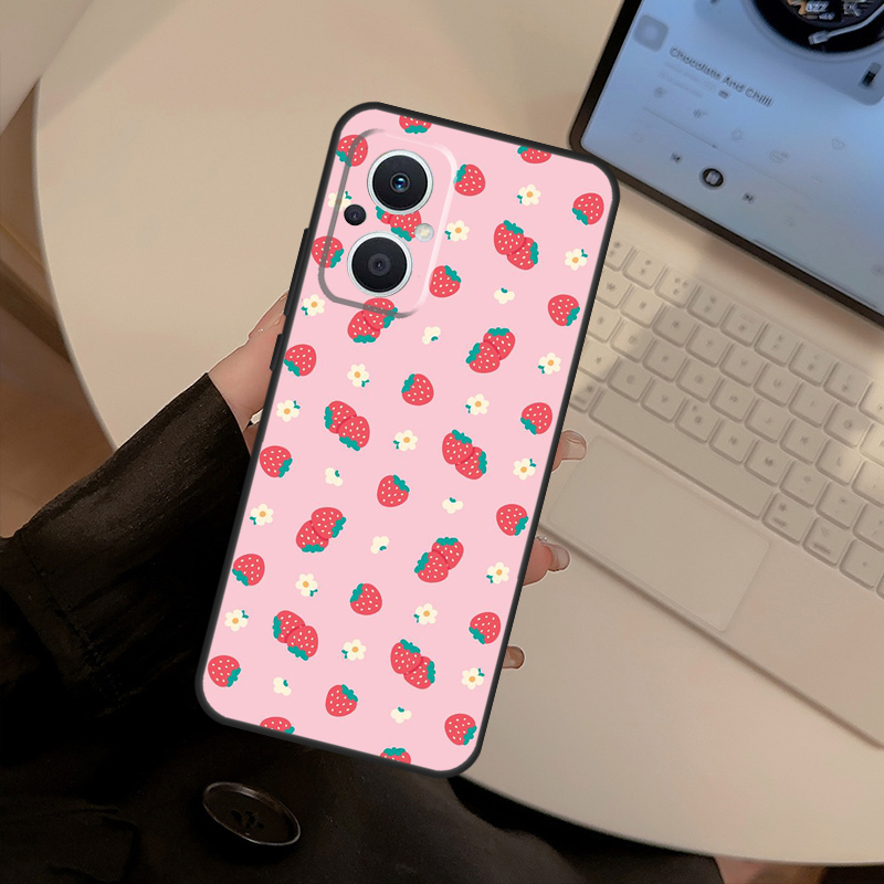 Custodia rossa a tema fragola  - Oppo Reno 12 recensione e prezzo